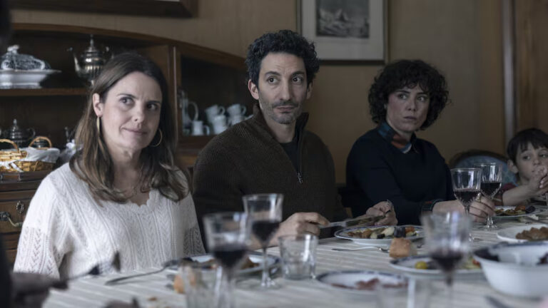juan-minujin-parte-del-elenco-de-la-estupenda-los-domingos-de-alauda-ruiz-de-azua-que-arraso-en-la-ultima-entrega-de-los-goya-foto-mirada-distribution-5JPVLQU3XFAUVPIIOOD3RBMFDY