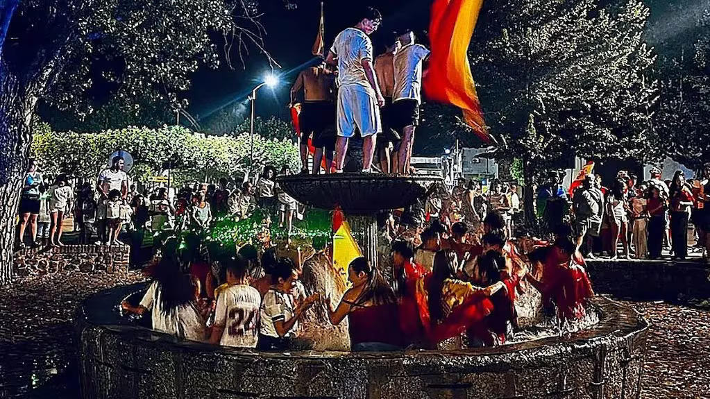 un-adolescente-murio-al-derrumbarse-una-fuente-en-espana-durante-los-festejos-por-el-mundial-foto-cortesiael-norte-de-castilla-Q2IHLGZC7FDCLAXGLXYMBXKCXA