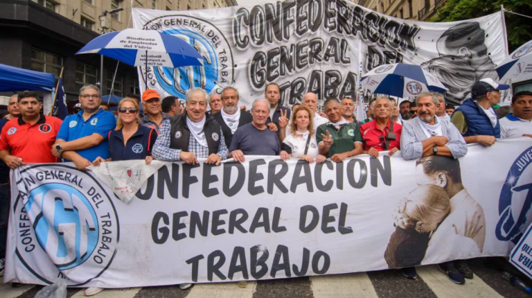 la-cgt-marcha-por-el-dia-del-trabajador-junto-a-las-dos-cta-ate-y-dirigentes-politicos-con-fuertes-criticas-al-gobierno-foto-cgtoficialok-4ILVM7BG7NHS7BMOKYGOU5KEGQ